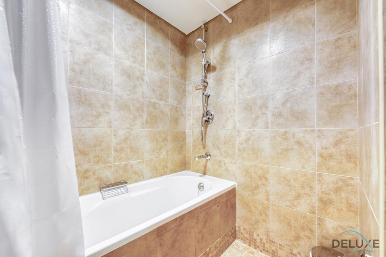Unbeatable Rate Stylish 1Br With Balcony Near Metro By Deluxe Holiday Homes Dubai Bagian luar foto